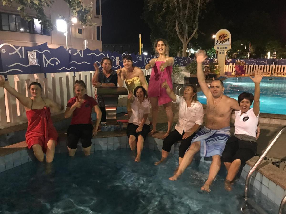 Hotel Senior كاتوليكا المظهر الخارجي الصورة
