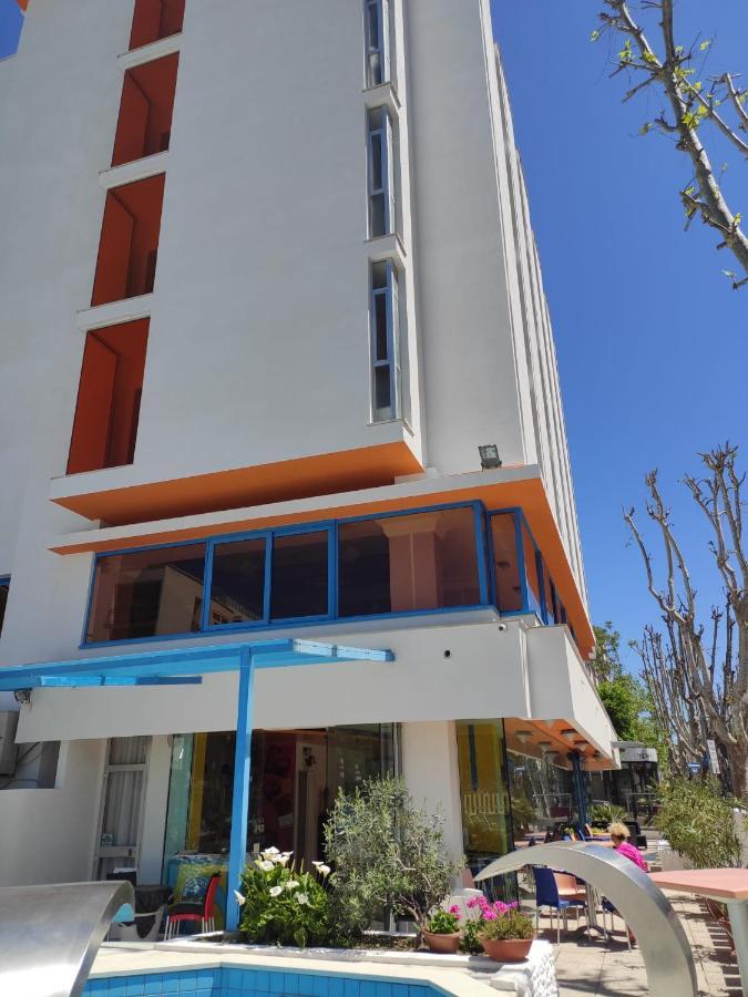Hotel Senior كاتوليكا المظهر الخارجي الصورة