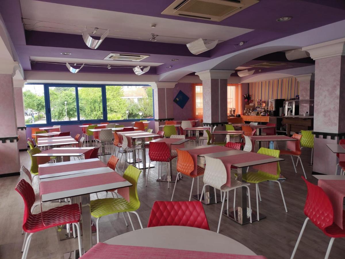 Hotel Senior كاتوليكا المظهر الخارجي الصورة