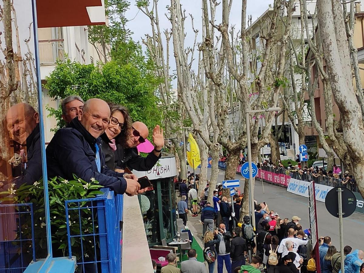Hotel Senior كاتوليكا المظهر الخارجي الصورة