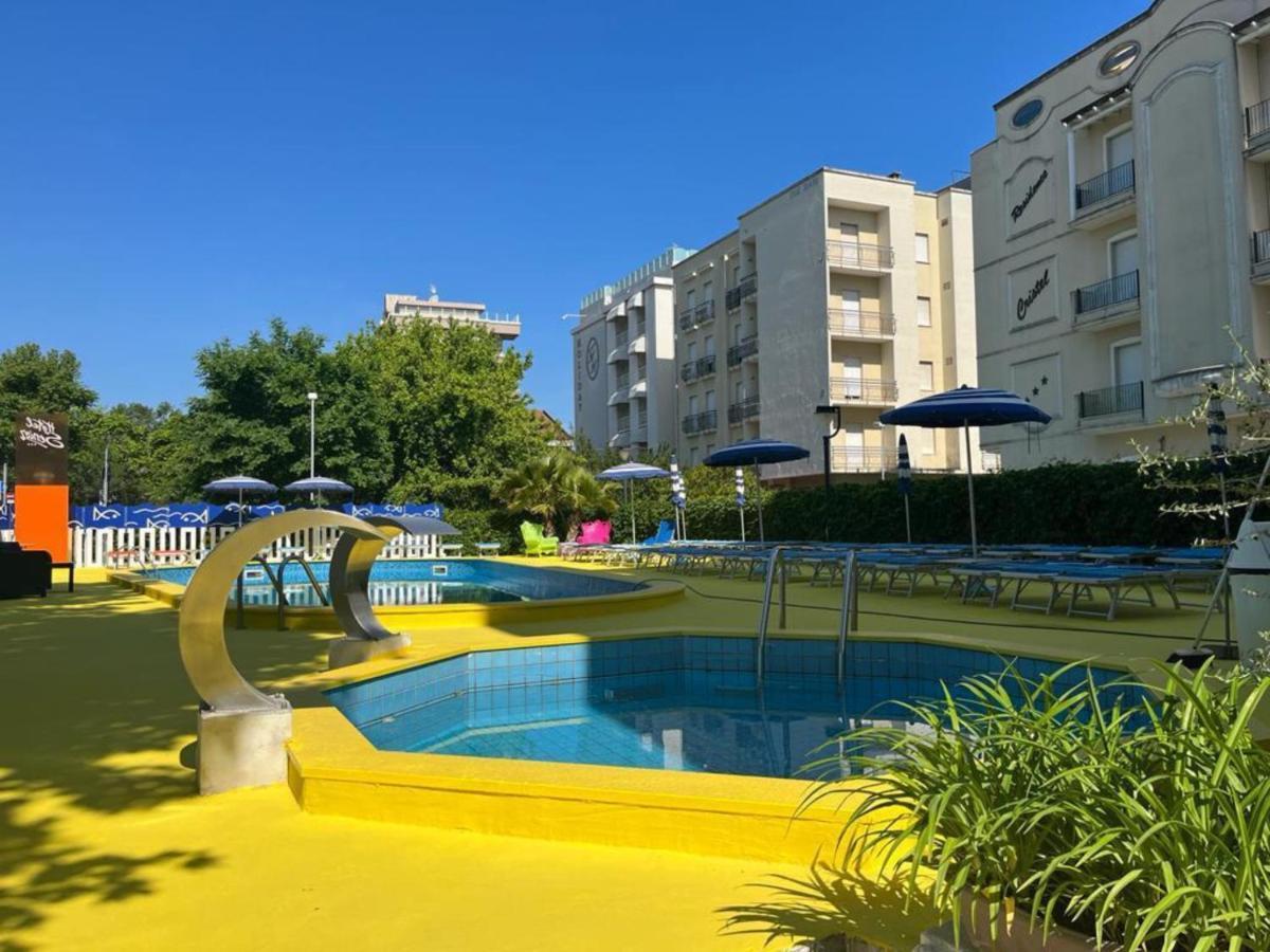 Hotel Senior كاتوليكا المظهر الخارجي الصورة