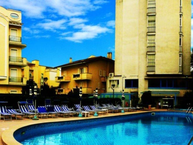 Hotel Senior كاتوليكا المظهر الخارجي الصورة